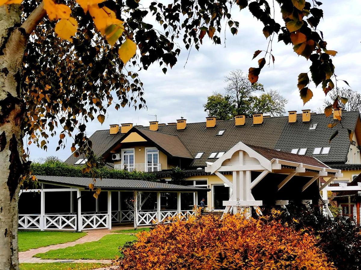 Zajazd Podzamcze Falkow Exterior photo