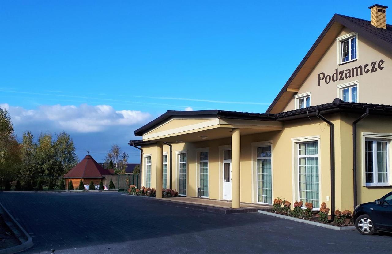 Zajazd Podzamcze Falkow Exterior photo