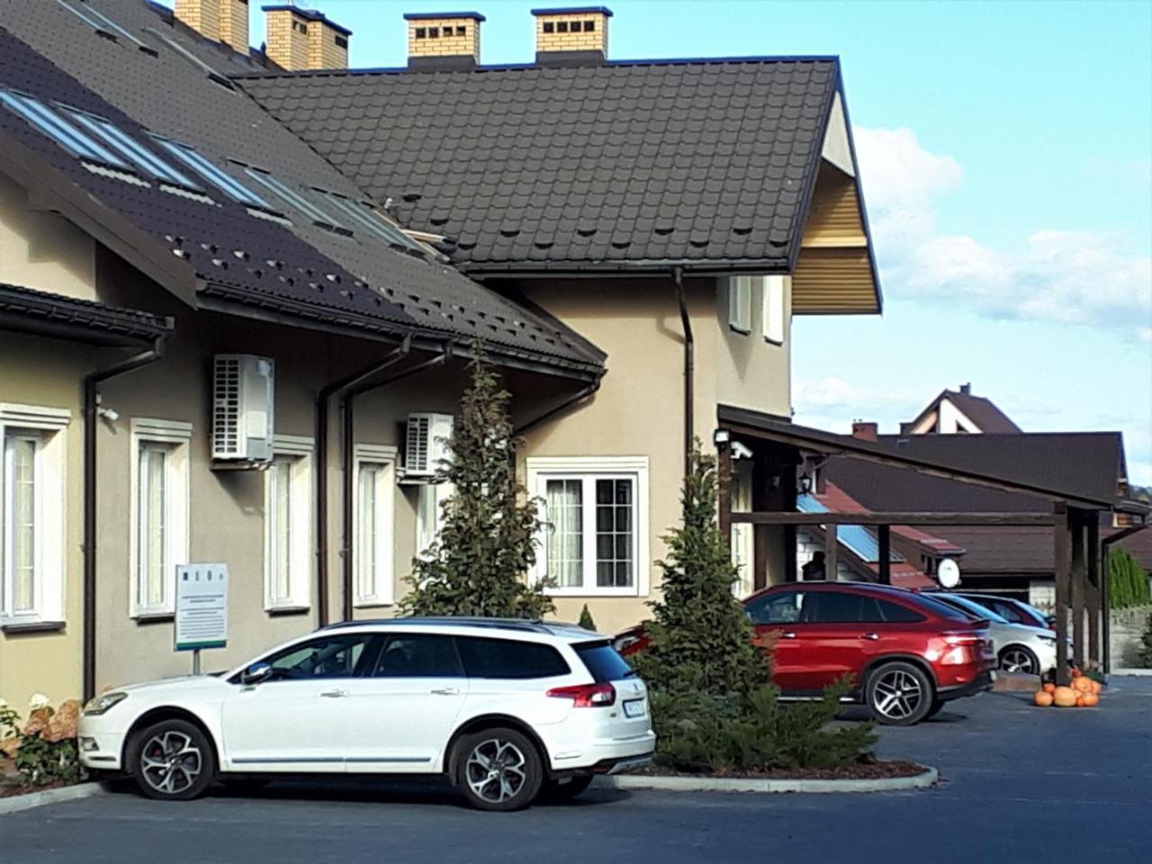 Zajazd Podzamcze Falkow Exterior photo