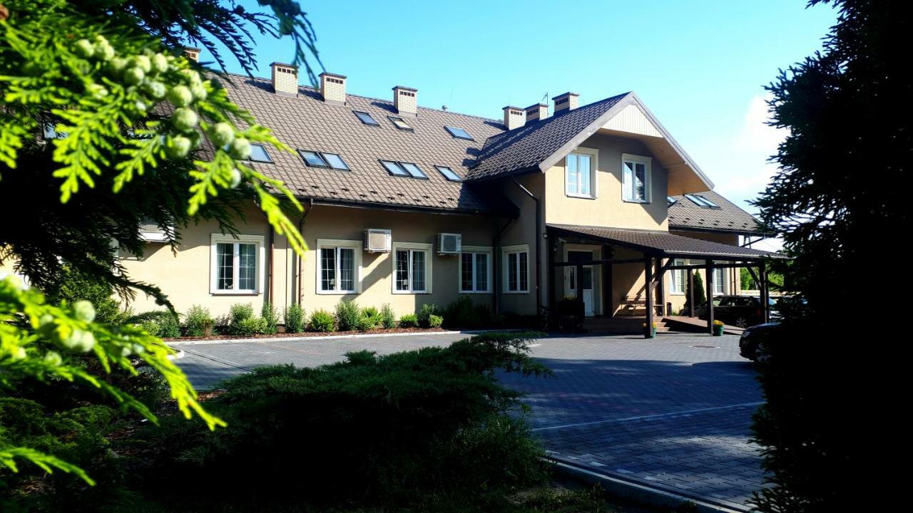 Zajazd Podzamcze Falkow Exterior photo